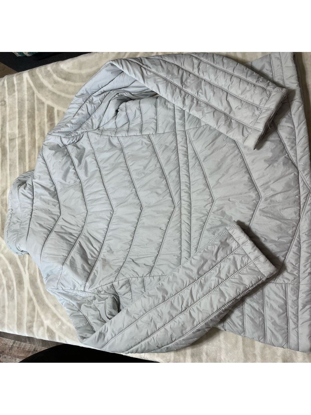 Guess L Women's Quilted Jacket - Light Gray - Picture 3 of 5